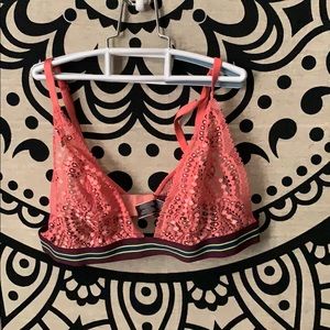 Victoria’s Secret bra-let